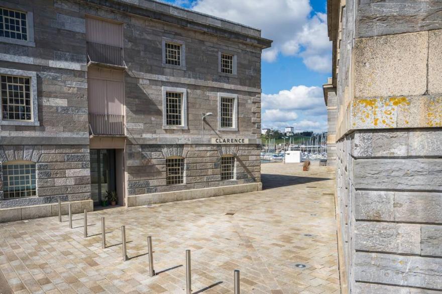 Waterside 2 bed contemporary apartment in Grade 1* historic Royal William Yard