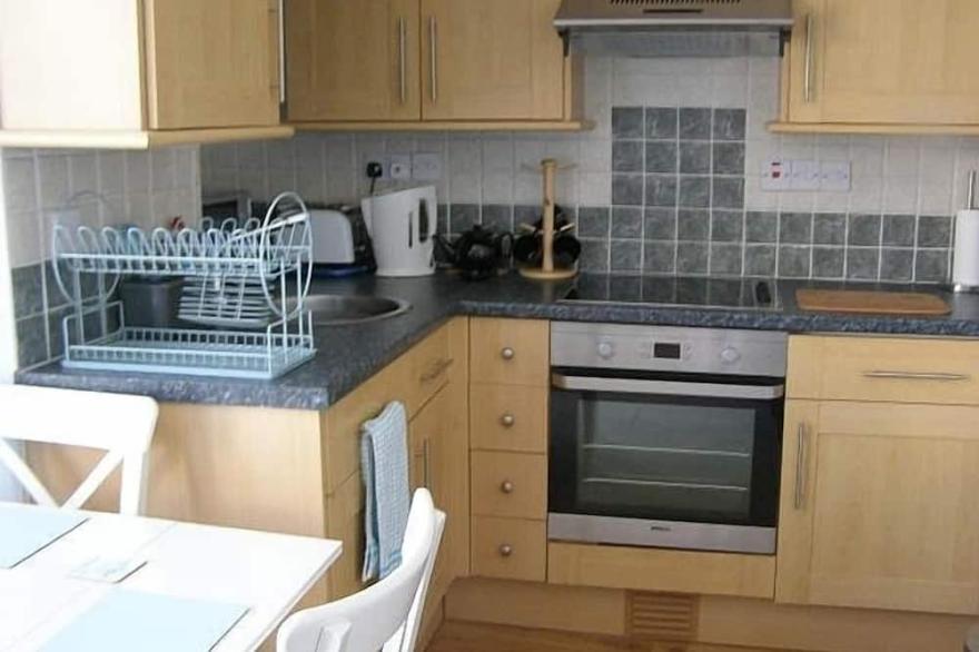 Searock 5. Sea view apartment with balcony, sleeps 4.