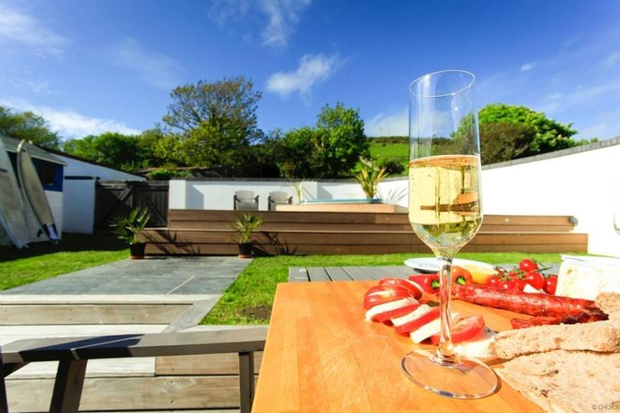 CROYDE WISTERIA COTTAGE | 4 Bedrooms | Croyde | Sleeps 9 | Hot Tub option