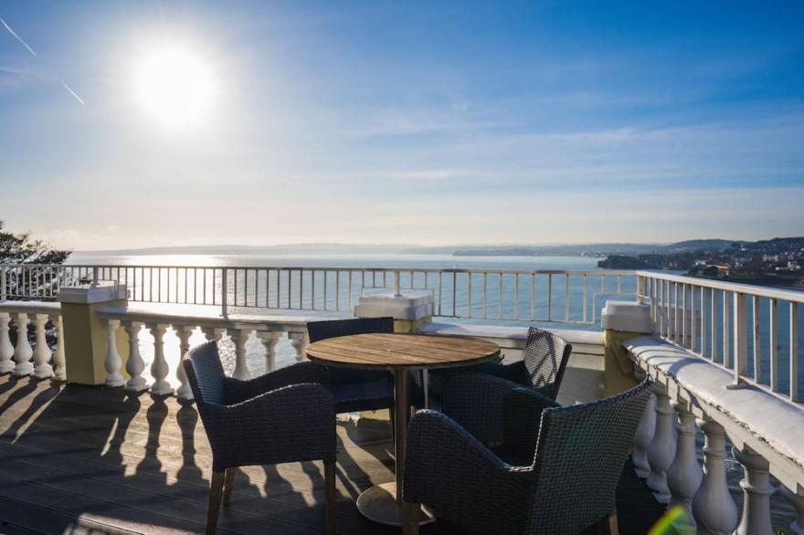 10 Astor House - premier one bed apartment with stunning uninterrupted sea views and large balcony