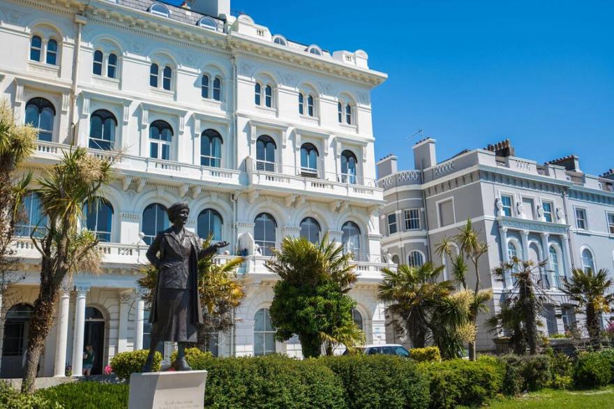 No 4 1 Elliot Terrace Luxury large designer apartment with stunning sea views over Hoe and Plymouth