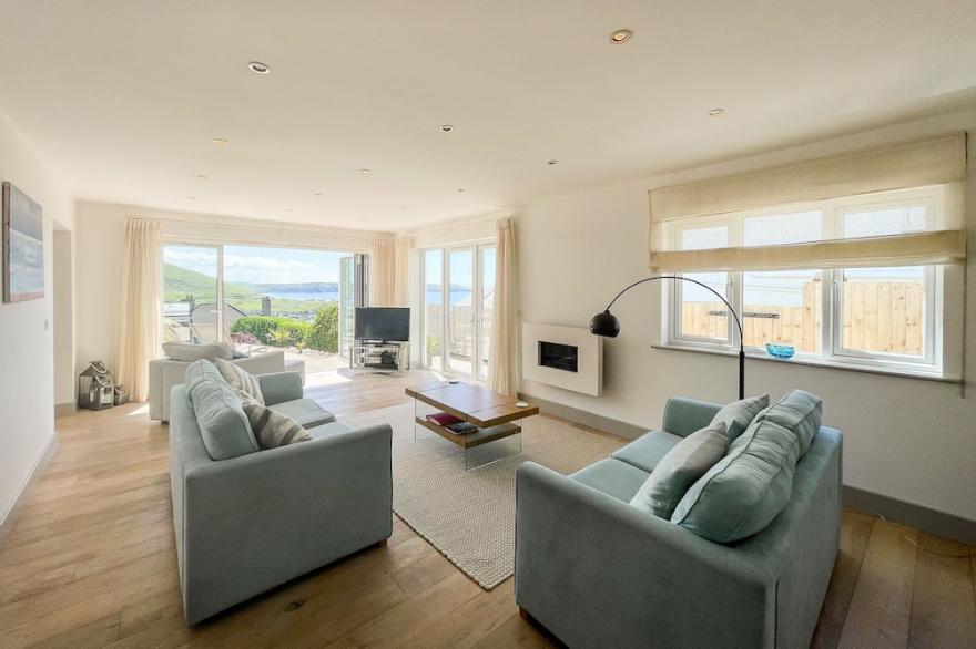 Long Beach House - Sea View | 3 bed | EV Charging*