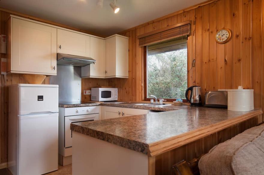 Four star Lodge with two bedrooms, fabulous views yet close to pubs and beach