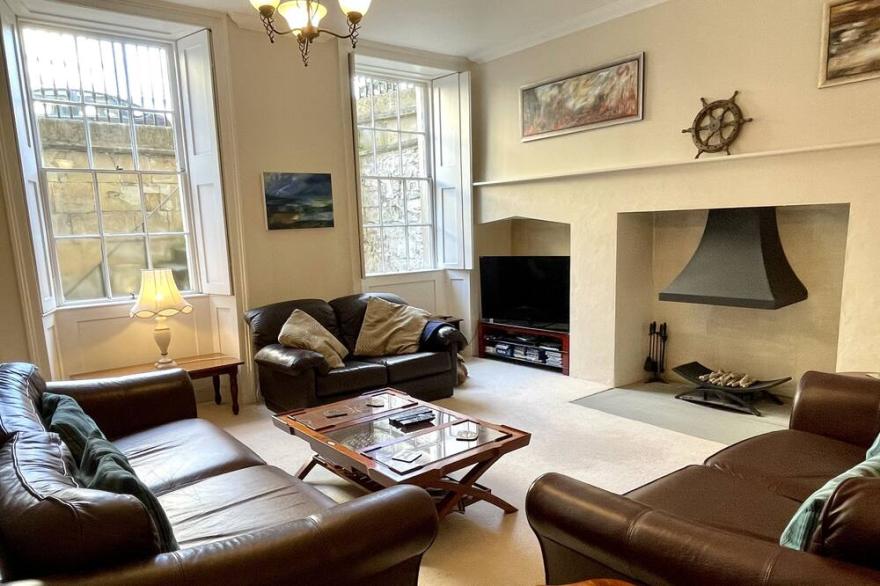 Wonderfully spacious and handsomely furnished contemporary apartment for up to 5