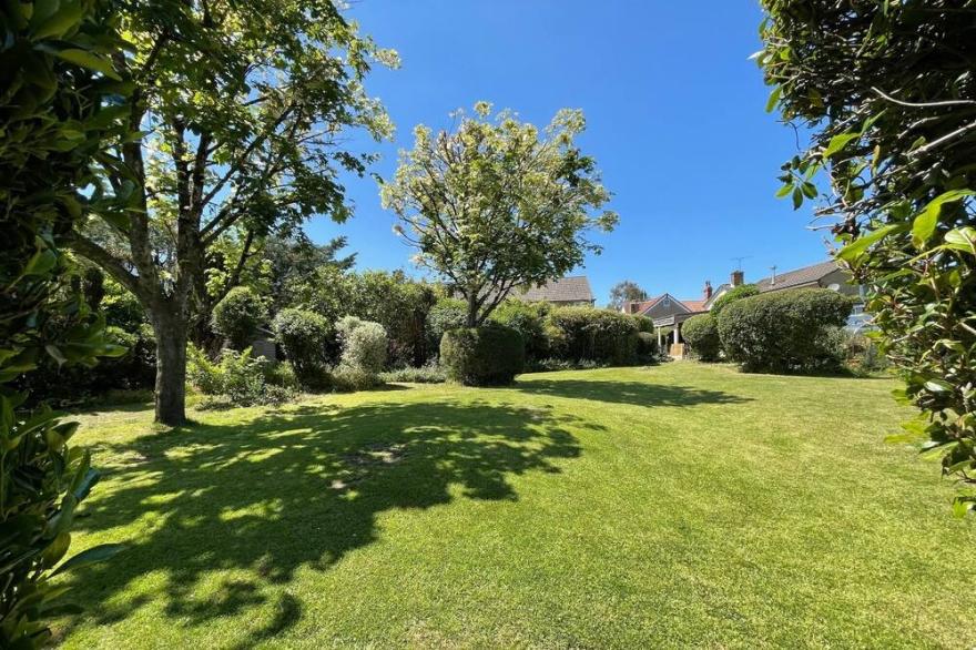18th Century hamstone spacious family home, double annex, large private garden