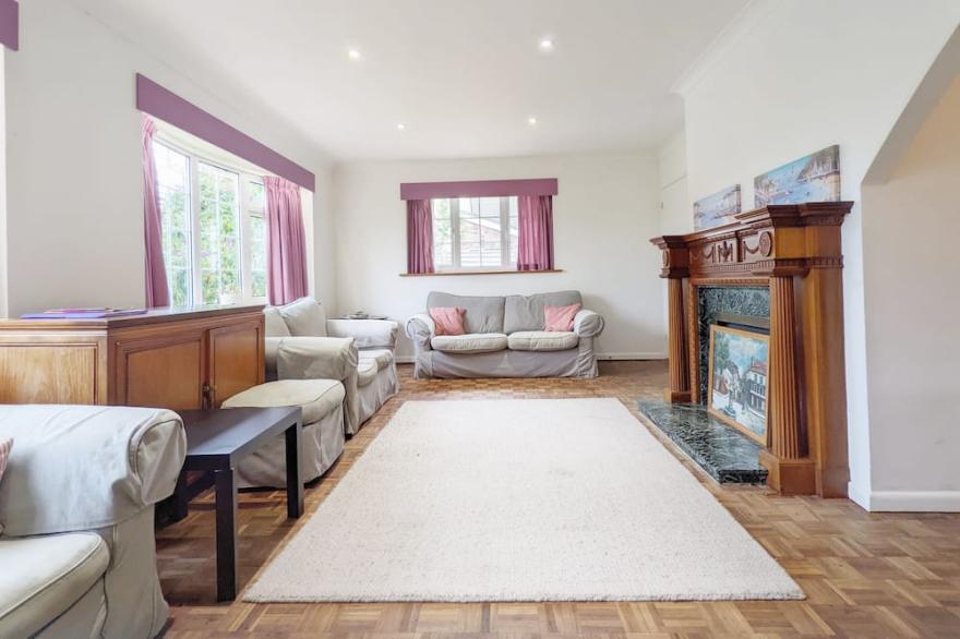 Still Waters, Emsworth -  a cottage that sleeps 8 guests  in 4 bedrooms