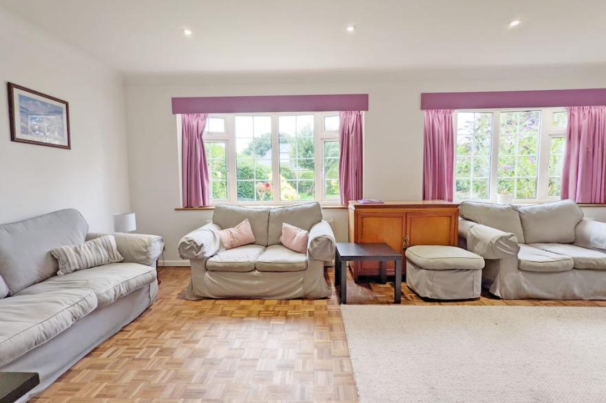 Still Waters, Emsworth -  a cottage that sleeps 8 guests  in 4 bedrooms