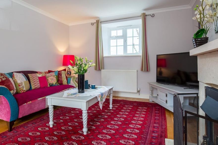 Swallows Rest Cottage - sleeps 6 guests  in 4 bedrooms