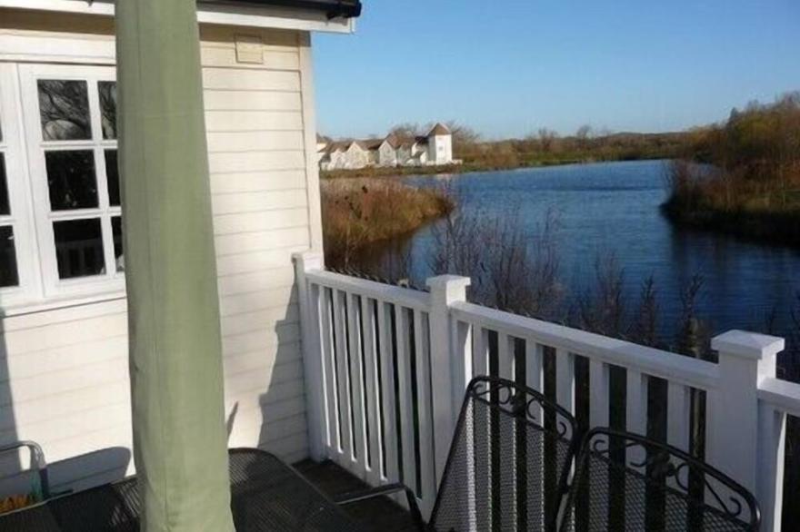 Family and Baby Friendly Lakeside lodge with hot tub in gated community.