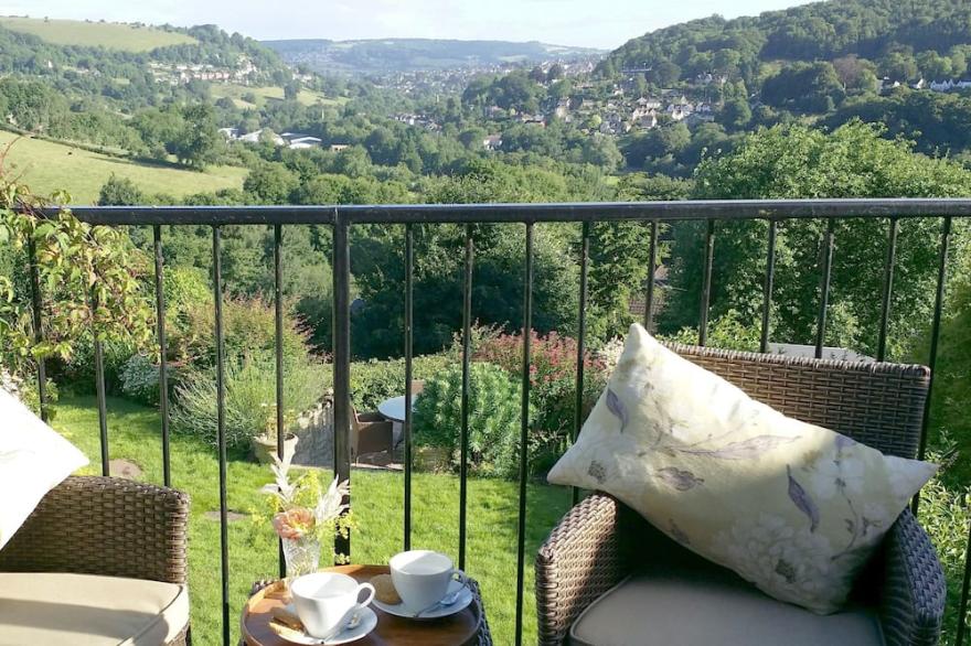 STUNNING VIEWS from Cotswold Cottage, touch of luxury (in AONB)