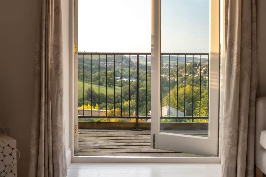 STUNNING VIEWS from Cotswold Cottage, touch of luxury (in AONB)