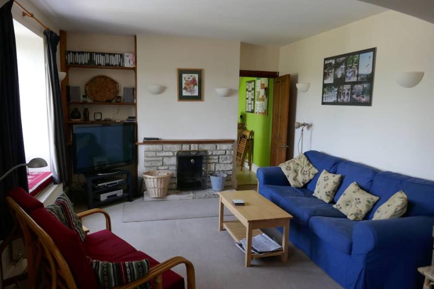 Quiet Detached Cottage with Stunning Sunsets, 180 Views from all rooms &  patio