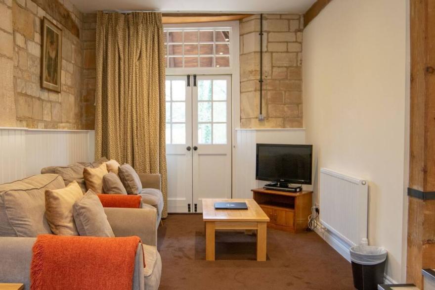 A sudeley castle cottage that sleeps 4 guests  in 2 bedrooms
