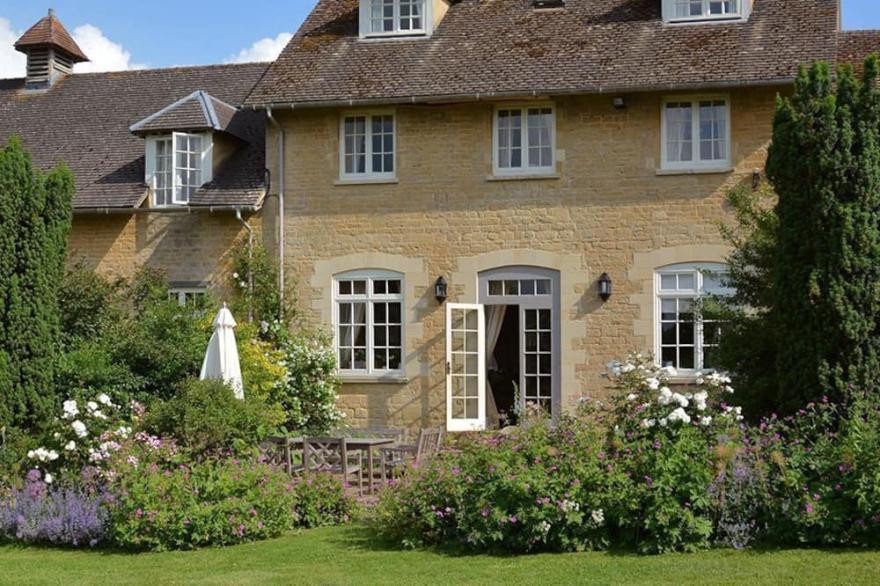 Bruern Cottages - Sandown (sleeps 4 + 1)