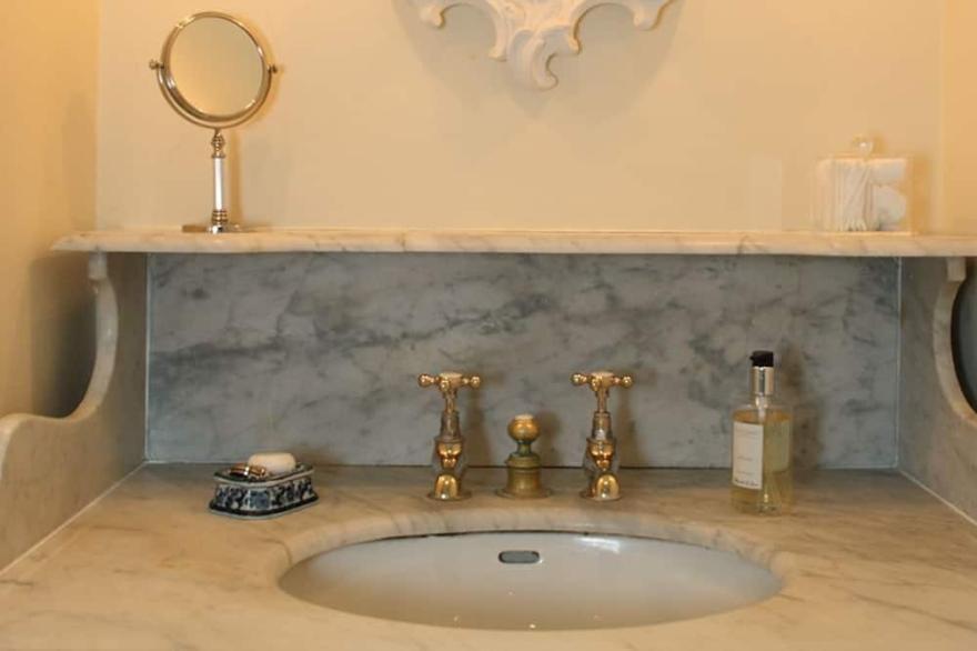 Bruern Cottages - Sandown (sleeps 4 + 1)