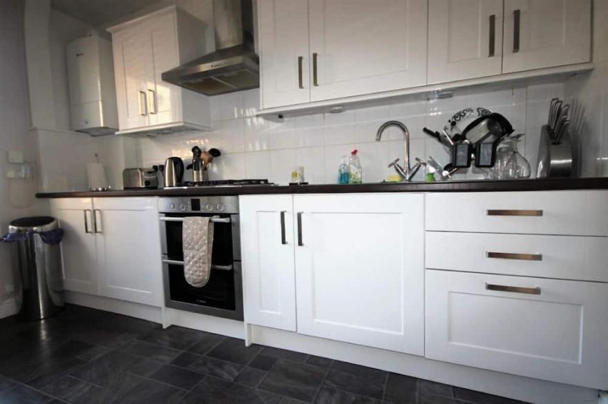 An idyllic coastal cottage minutes from the beach