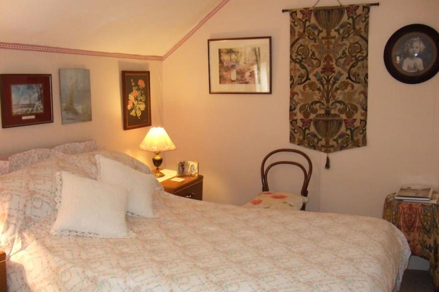 Norfolk, Cosy Beamed Cottage Close Sandy Beaches/Broadland. Peaceful Location.