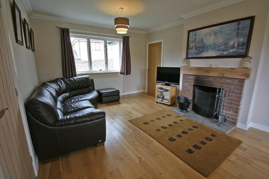 Nestled In Northumbrian Village Of Otterburn w/Sun Lounge To Patio & Garden