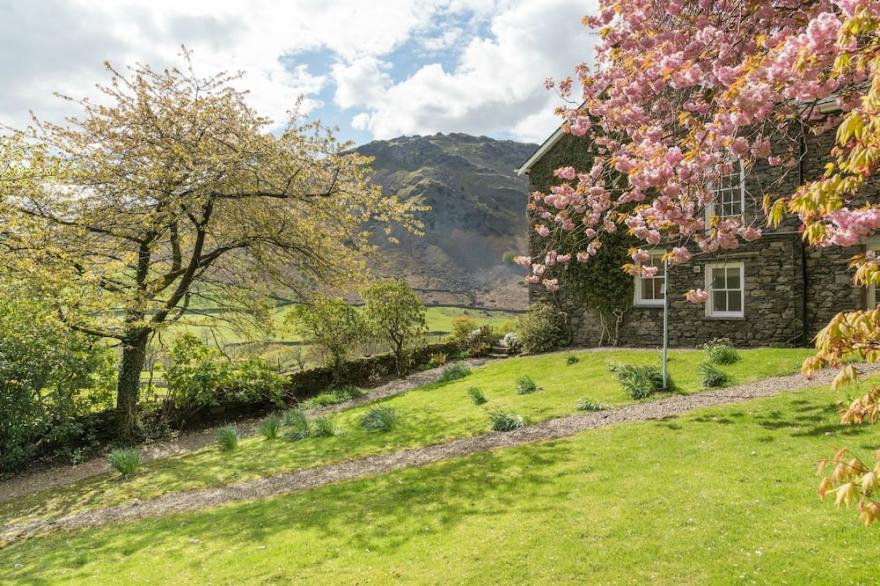 Detached house for 10+ in Grasmere surrounded by spectacular views