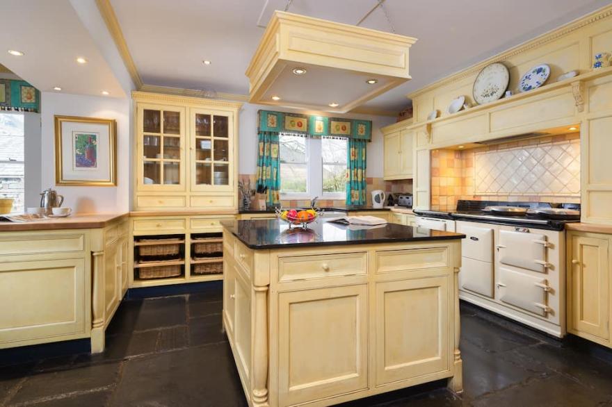 Detached house for 10+ in Grasmere surrounded by spectacular views