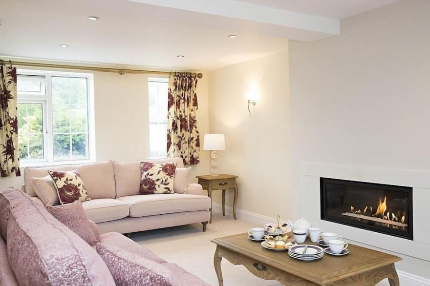 Perfect Location, Just A Three Minute Walk To Keswick Town Centre