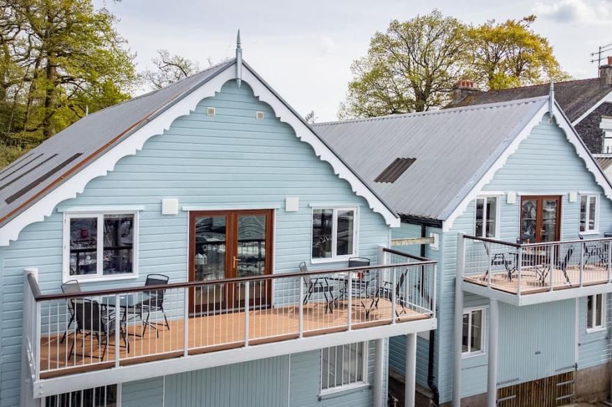 Walkers - Luxury Boat House On The Shore Of Lake Windermere Near to Bowness