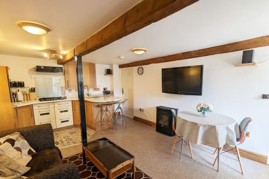 Secluded accommodation with easy access to village pubs and shops