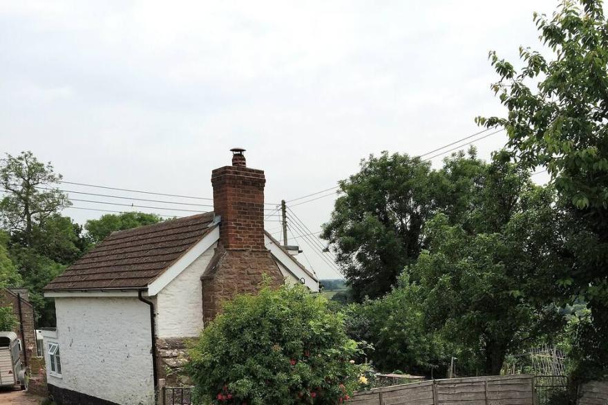 Charming Cottage With Stunning Views Over Wye Valley, perfect for Wye fishermen