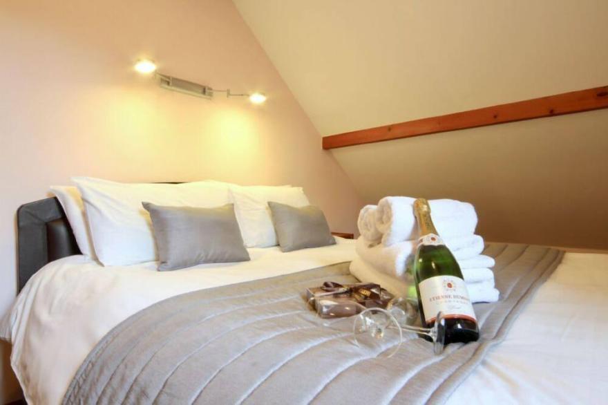 Willow Cottage Style Lodge in Yorkshire Dales, sleeps up to 4, family & pet friendly