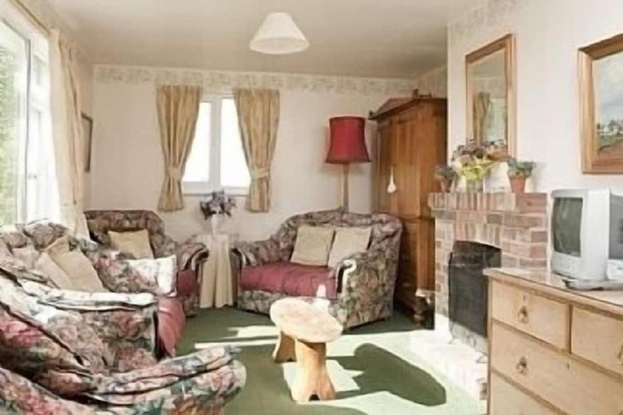 A pretty detached  bungalow with climbing roses central for north yorkshire