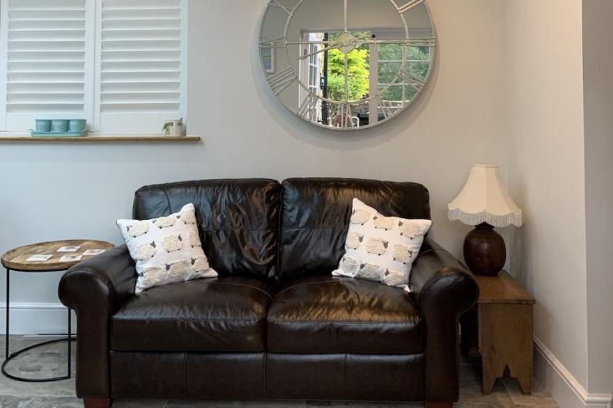 Beautiful and very spacious 4 bedroom detached cottage in picturesque village