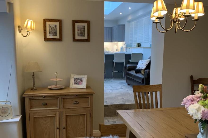 Beautiful and very spacious 4 bedroom detached cottage in picturesque village