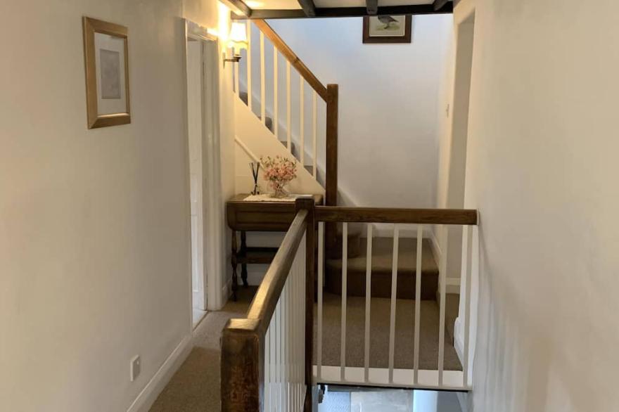 Beautiful and very spacious 4 bedroom detached cottage in picturesque village