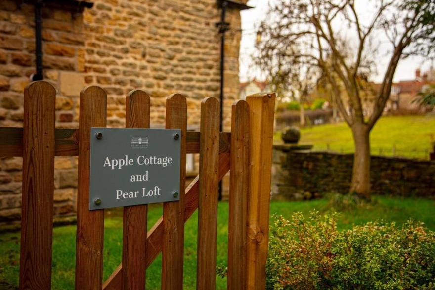 One bedroomed holiday cottage that sleeps up to 2, with off road car parking and shared indoor pool