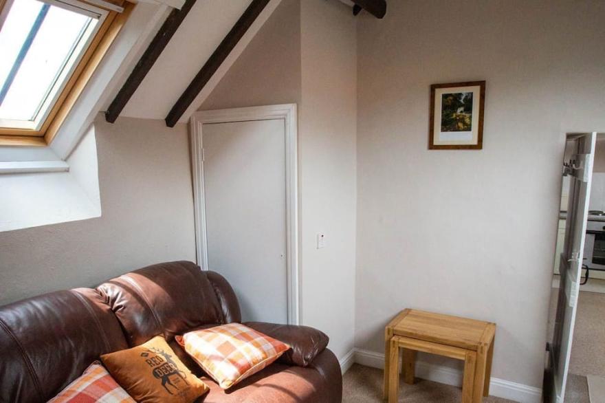 One bedroomed holiday cottage that sleeps up to 2, with off road car parking and shared indoor pool