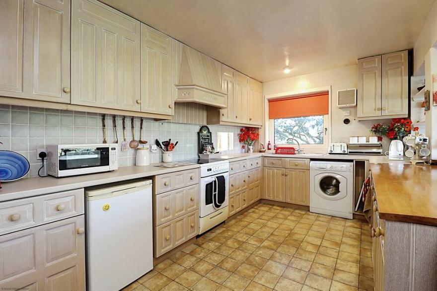 Whitestones -  a bungalow that sleeps 7 guests  in 3 bedrooms