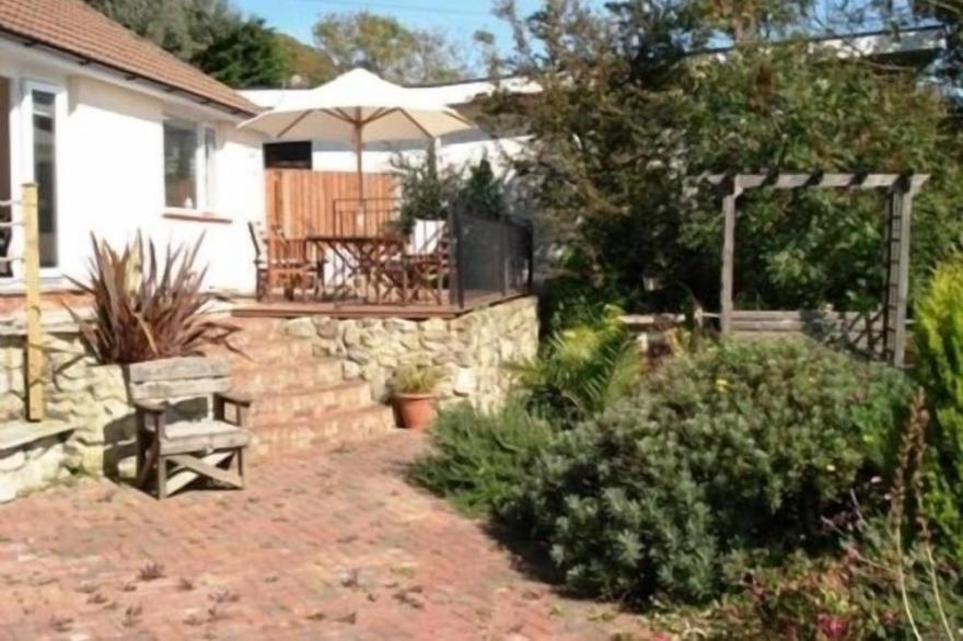 Sea Grove -  a bungalow that sleeps 7 guests  in 3 bedrooms