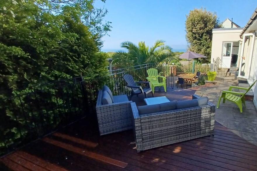 Sea Grove -  a bungalow that sleeps 7 guests  in 3 bedrooms