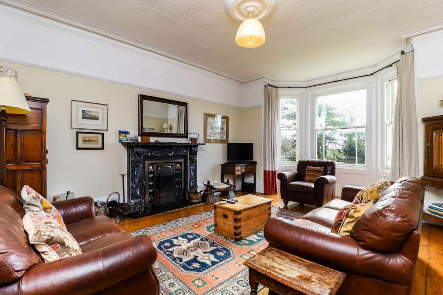 Downedge -  a house that sleeps 13 guests  in 6 bedrooms