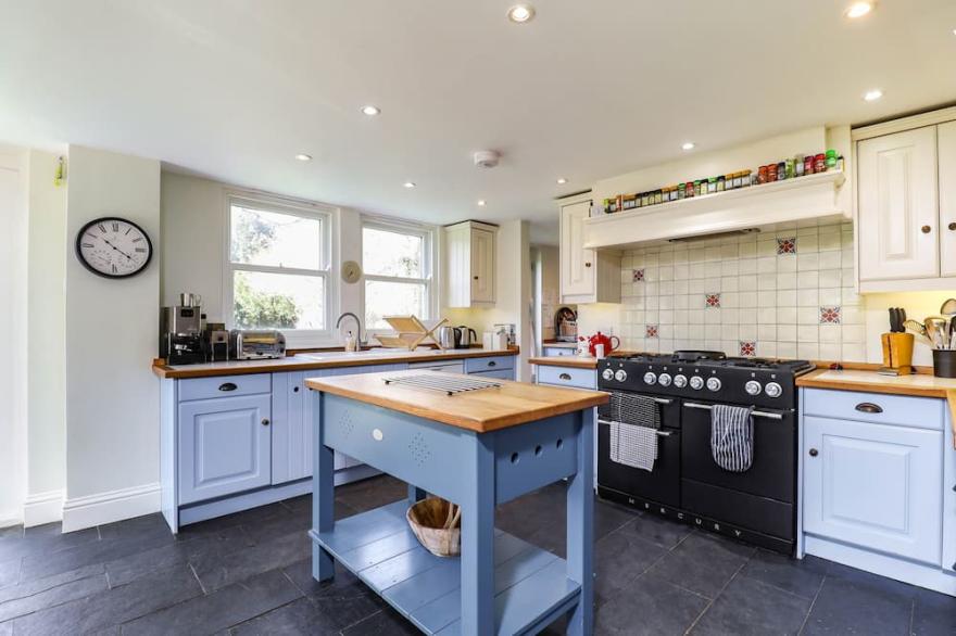 Downedge -  a house that sleeps 13 guests  in 6 bedrooms