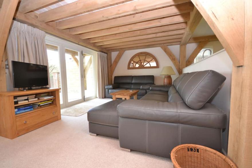 Beach Side -  a house that sleeps 8 guests  in 4 bedrooms