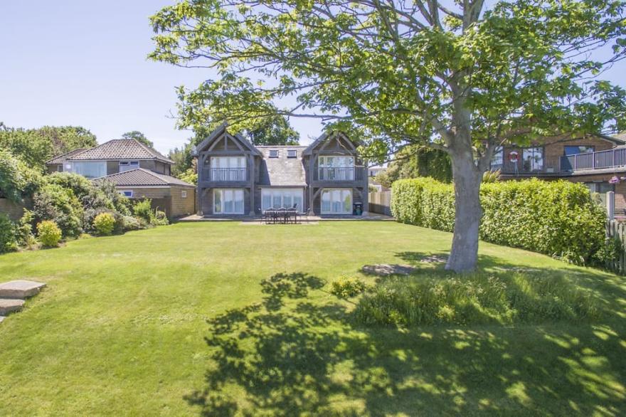 Beach Side -  a house that sleeps 8 guests  in 4 bedrooms