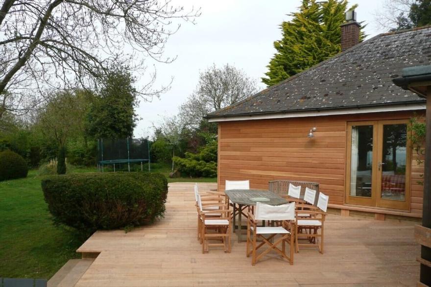 'The Blue House', A cottage overlooking the sea. with its own beach!