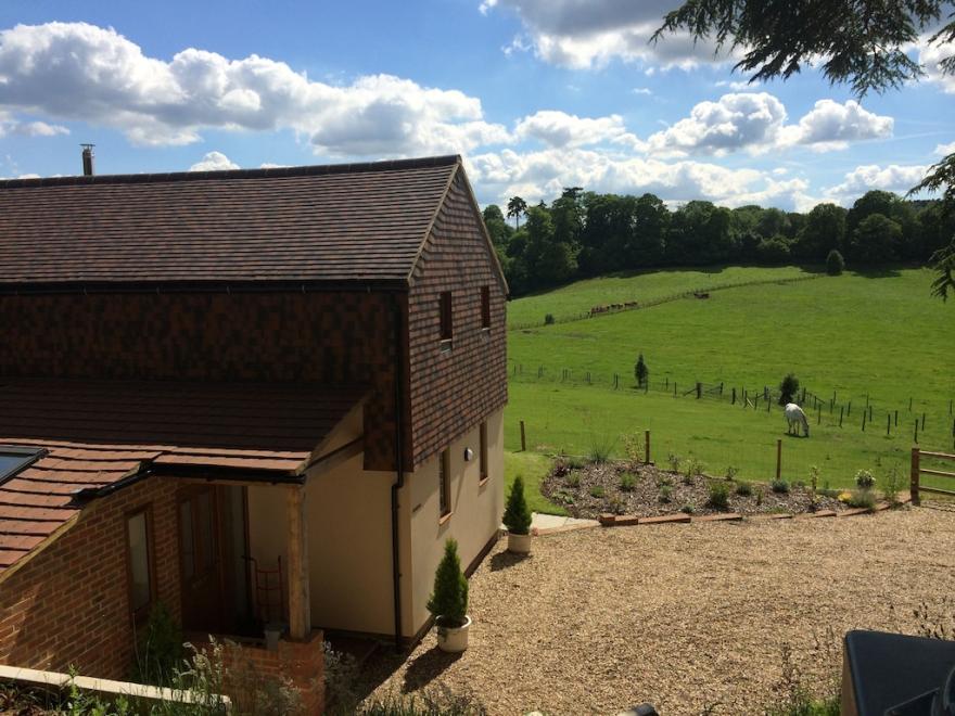 Rural Luxury Farm Based Cottage in Central Surrey Hills Yet Close to London!