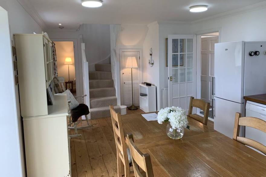 Driftwood Cottage Skye, 2 bedroom , Spectacular Seaview, close to Quiraing