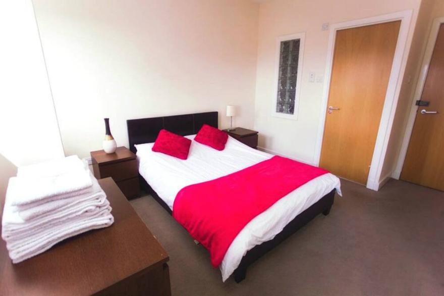 Modern flat slept for 4 in Glasgow city center