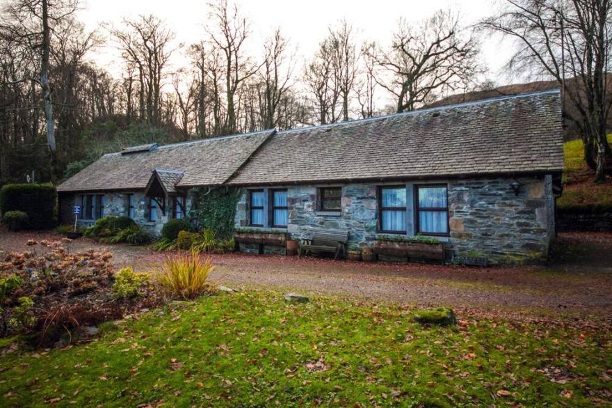 Superb, Luxury Holiday Cottage in Luss, Loch Lomond National Park