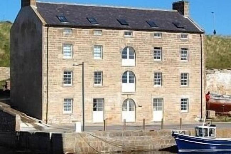 Luxury Apartment Overlooking The Harbour, The Bay And The Moray Firth