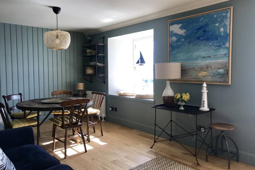 Luxury Apartment Overlooking The Harbour, The Bay And The Moray Firth