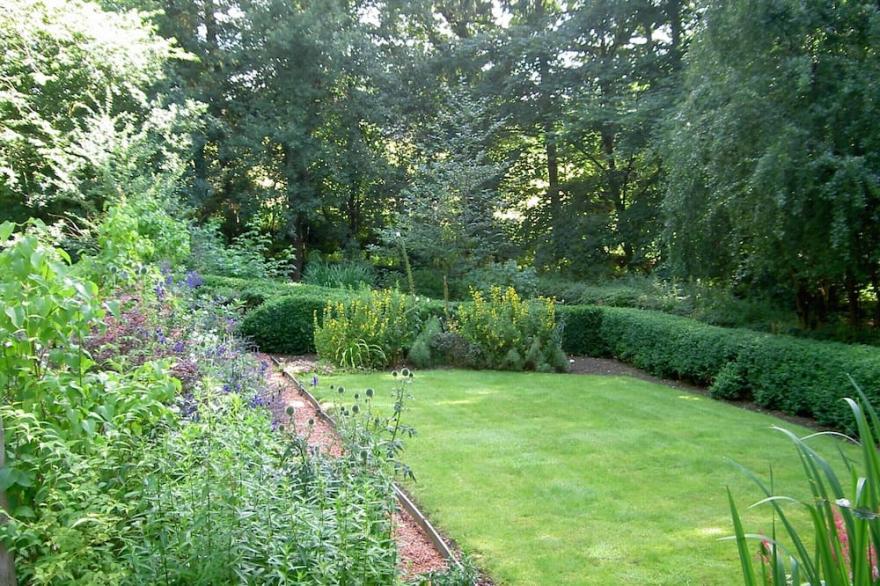 Large country house with outdoor hot tub and BBQ house and lovely gardens.